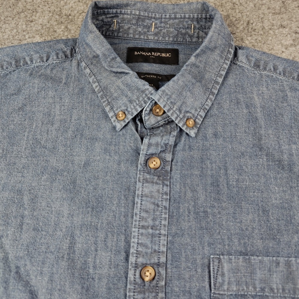 Banana Republic Button Down Shirt Chambray Mens XL Untucked Fit Blue Cotton EUC